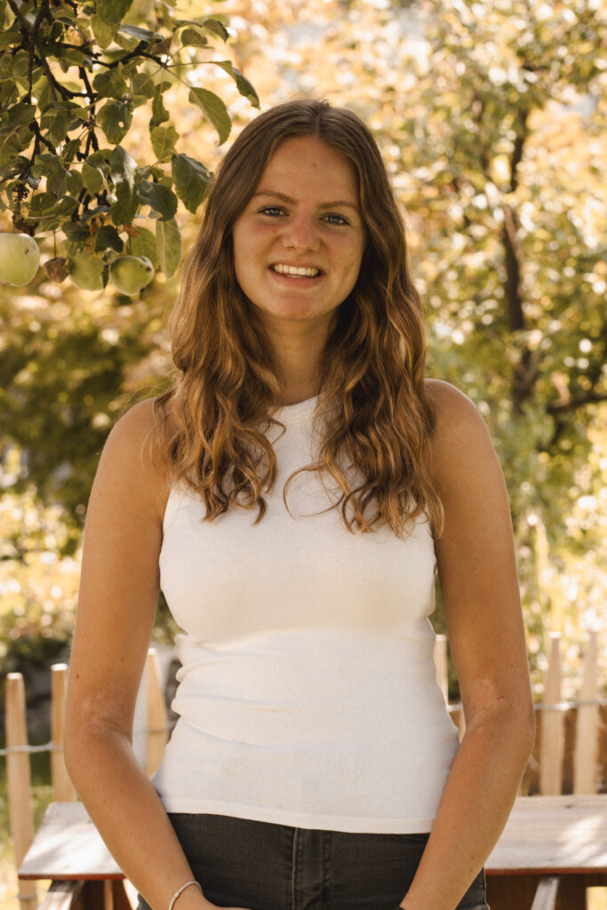 flavia küenzi, praktikantin