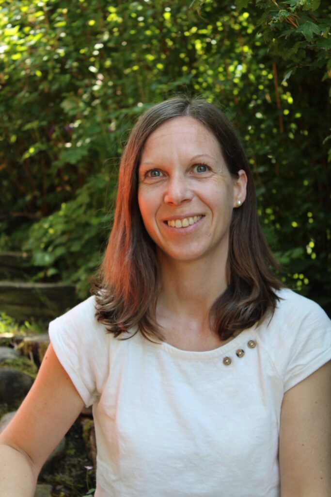 nadia hobi, miterzieherin